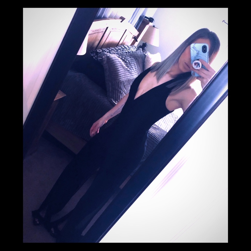 Women’s sleeveless VNeck jumpsuit w chiffon panels